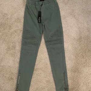 Moto Jegging NWT